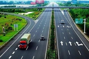 新手跑高速，在路上別做這些事，否則害人害己！