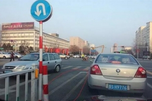 車主請注意！路口不要這樣轉(zhuǎn)彎，一旦被發(fā)現(xiàn)，扣8分罰500元