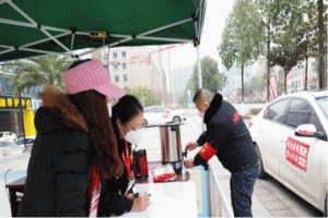 萬順叫車愛心車隊(duì)，疫情陰影下的一束光