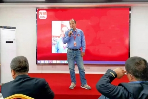 每天50個(gè)俯臥撐！這位司機(jī)用超好狀態(tài)提供高品質(zhì)乘客服務(wù)